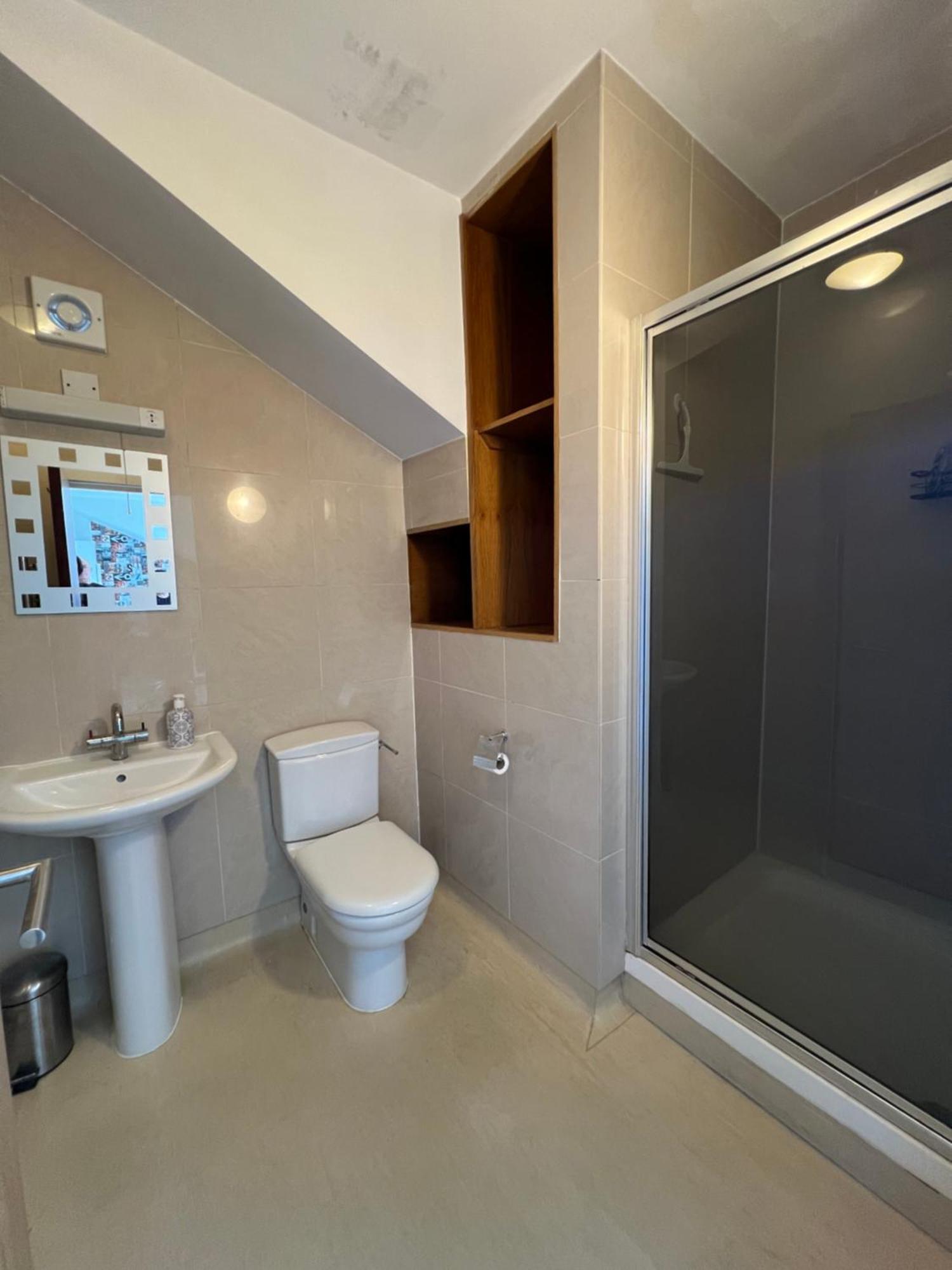 Modern & Cosy 1 Bed Flat In The Heart Of Wimbledon With Parking *