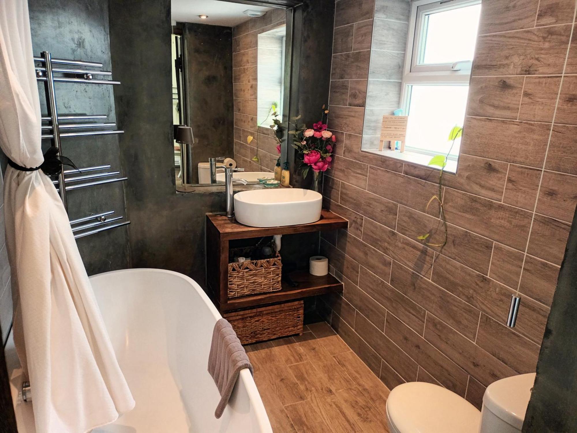 Gasthof With Luxury Private Bathroom & Independent Entrance Near Tube *