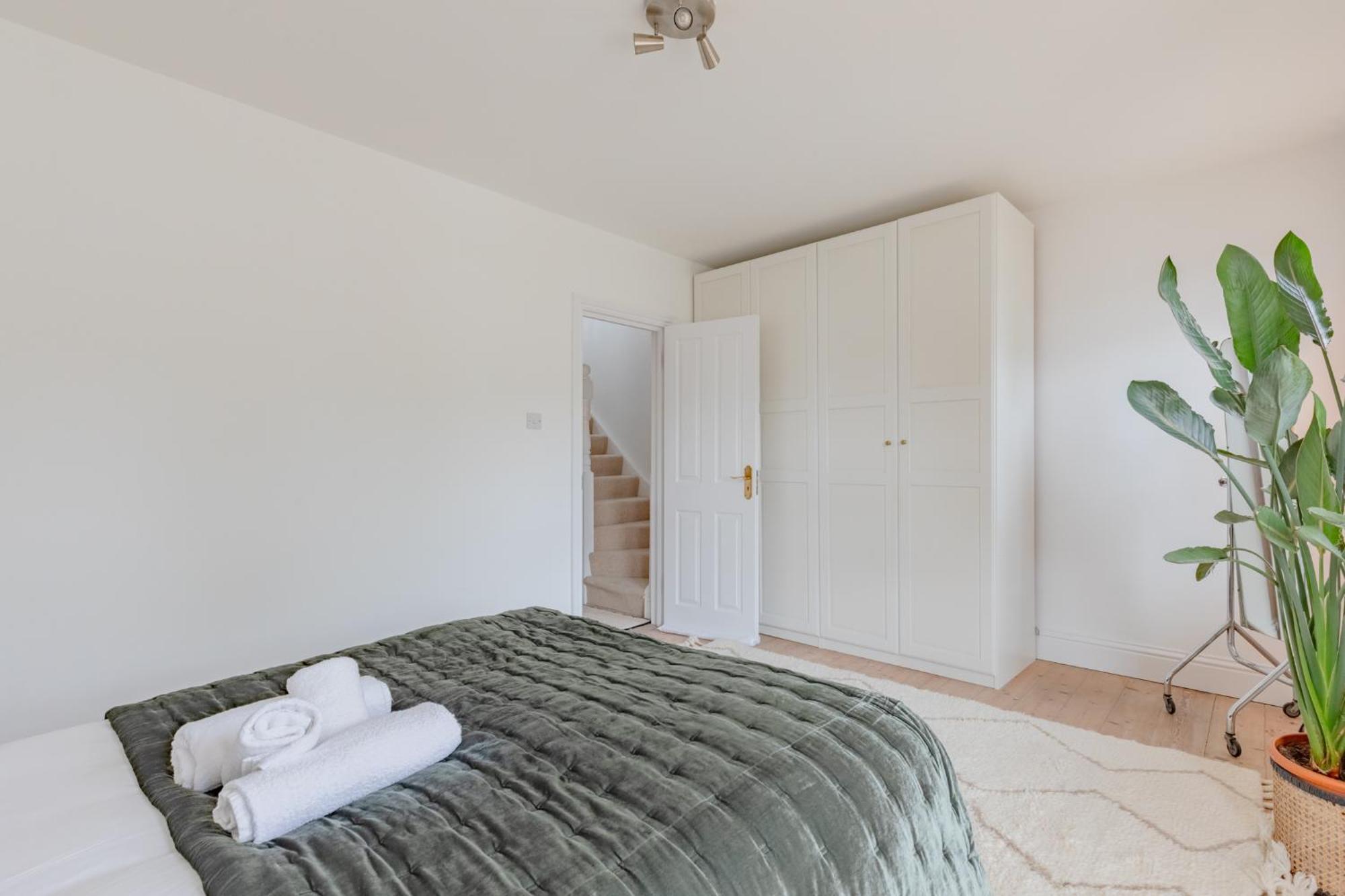Luxuriously Curated 4bd Stoke Newington London
