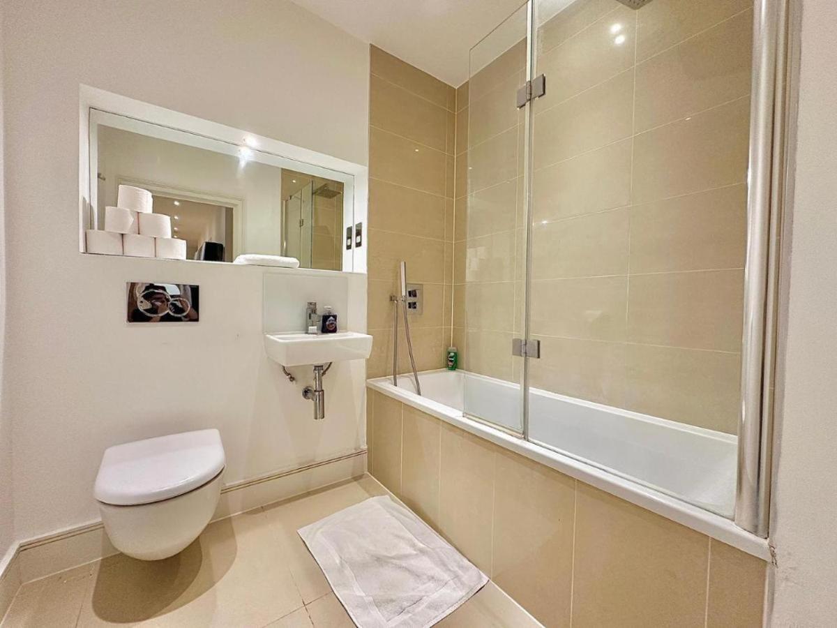 Large Flat In Tower Bridge F3 Apartment London