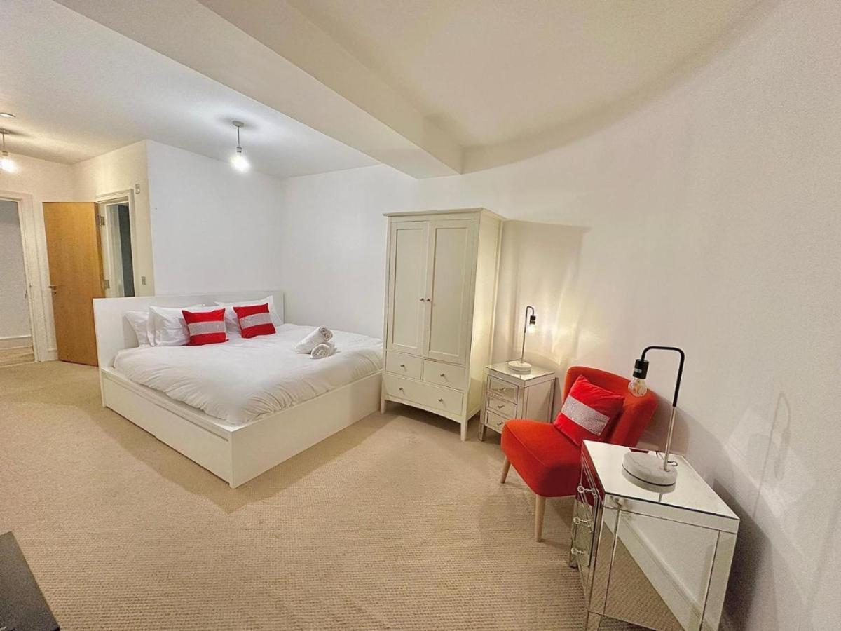 Large Flat In Tower Bridge F3 Apartment *