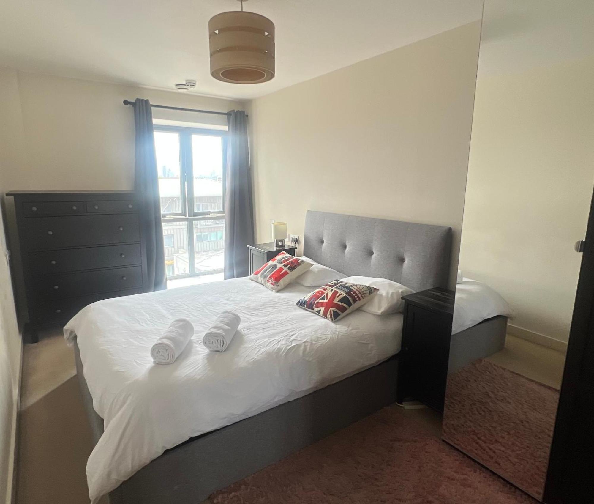 Sunset Heights Bright 2br With Views And Free Parking Appartement *