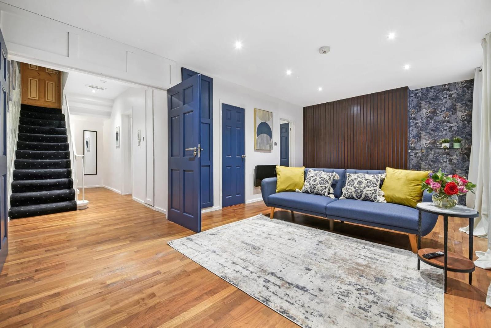Stylish Basement Flat With Patio Near Edgware Road & 6mins Walk To Marble Arch Station Londen