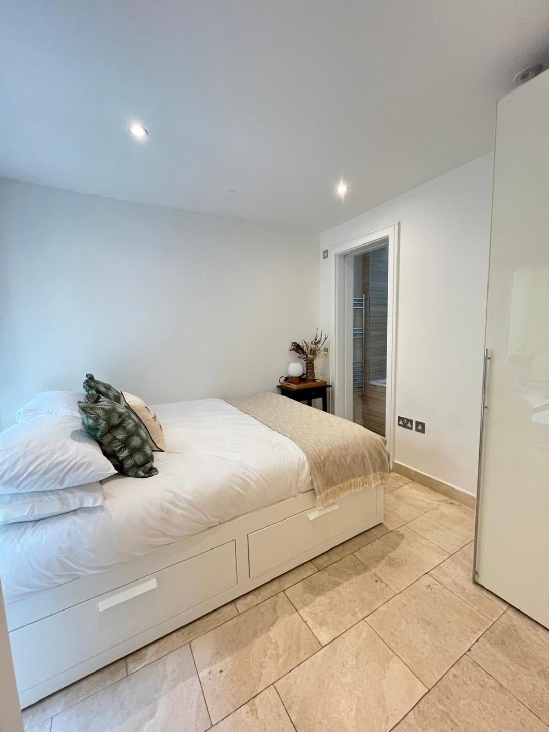 Holland Park Hideaway: A Stylish Escape Сasa de vacaciones *