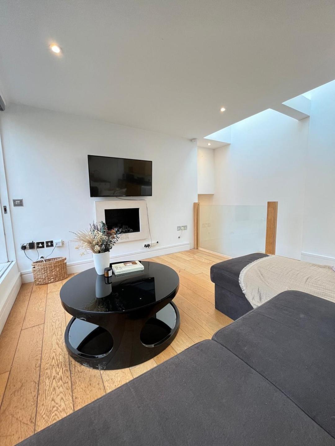 Holland Park Hideaway: A Stylish Escape