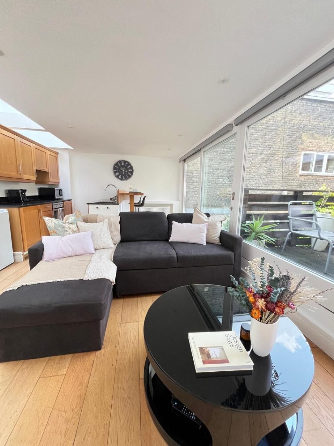 Holland Park Hideaway: A Stylish Escape