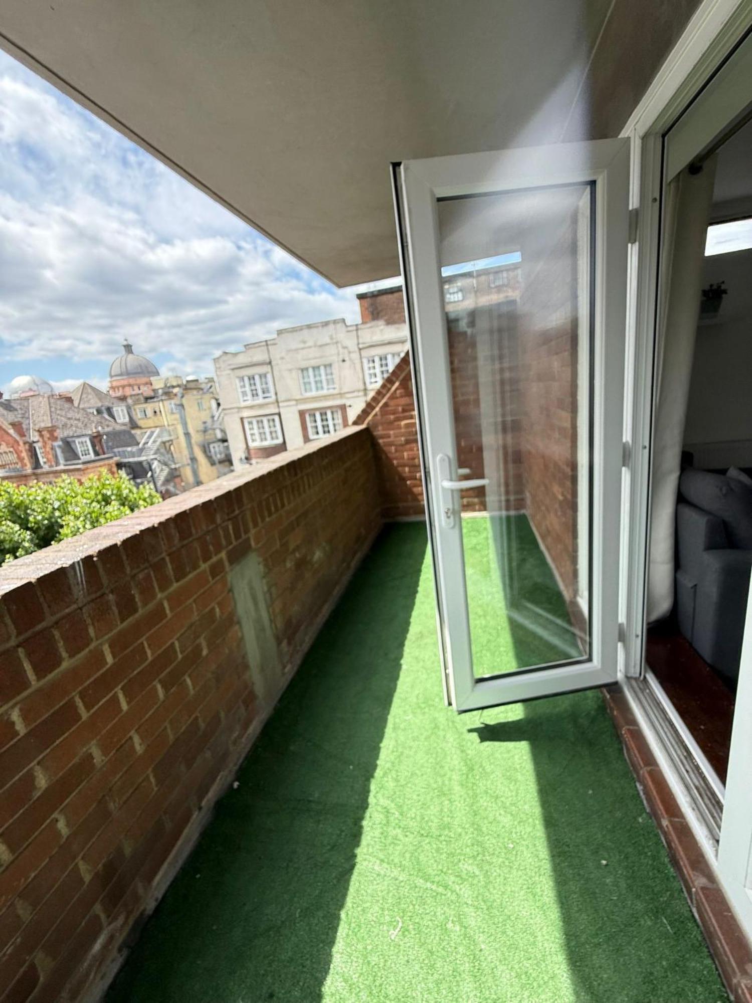 Queens Way Apartment *