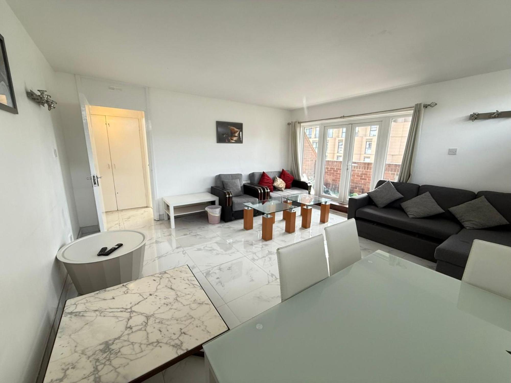 Queens Way Apartment London