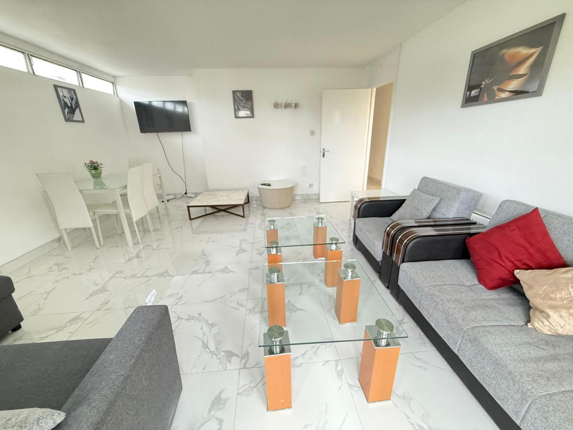 Apartment Queens Way London