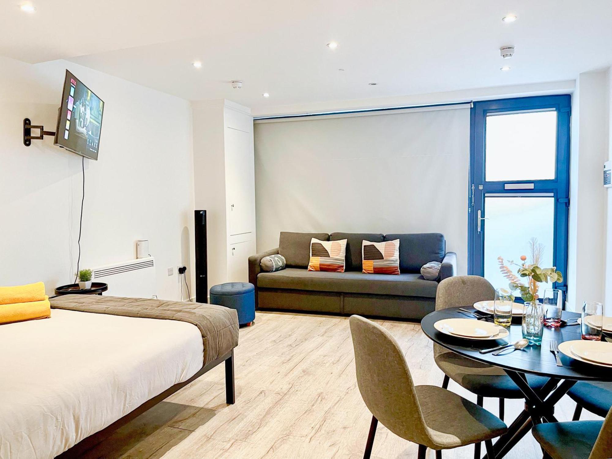 Sleek Flat Near Highbury & Islington Station London