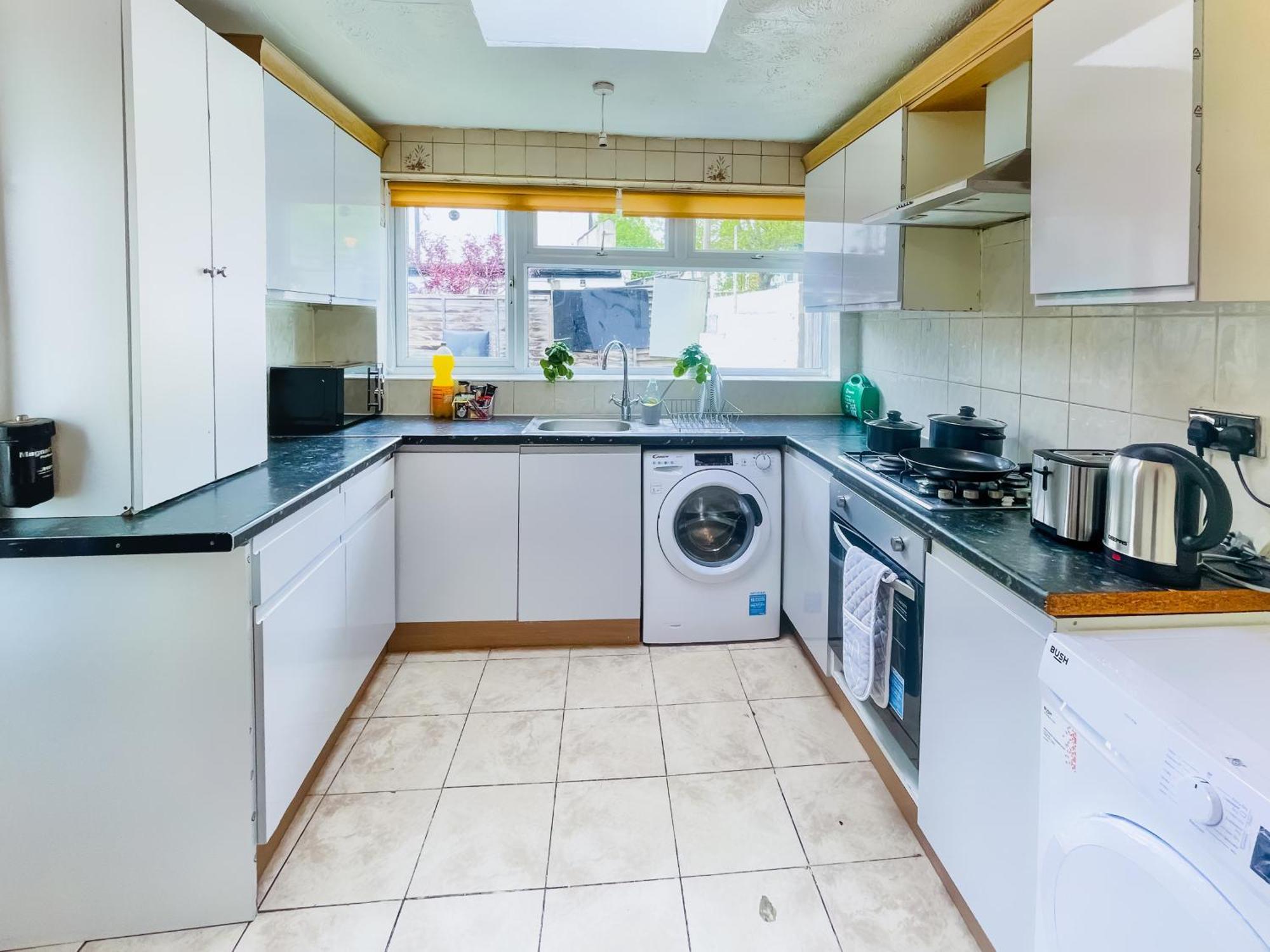 Leilighet In Plaistow & Free Parking