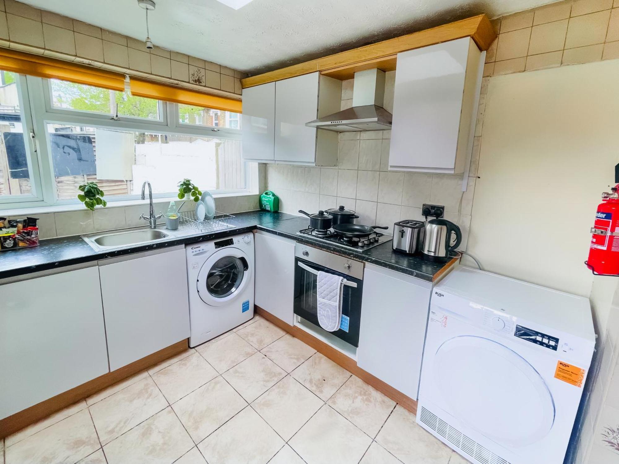 Leilighet In Plaistow & Free Parking *