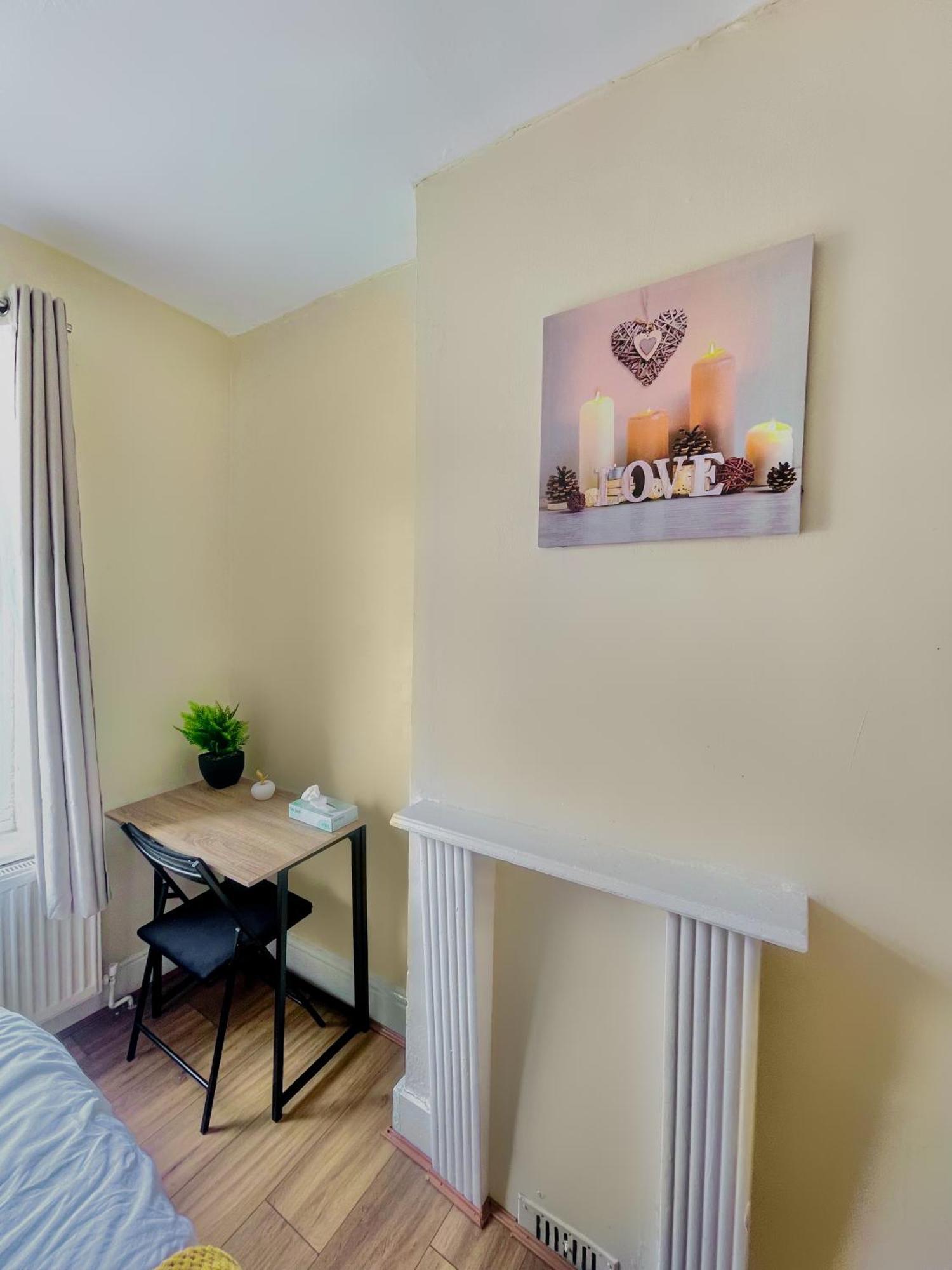 Leilighet In Plaistow & Free Parking *