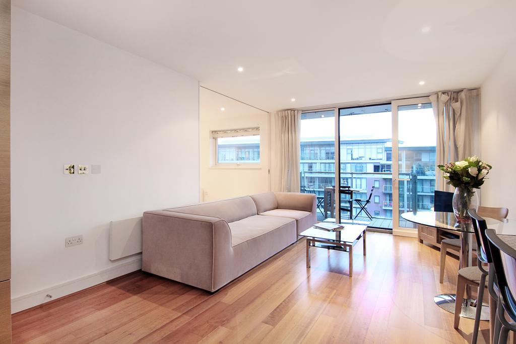 Lifestyle - Chelsea Bridge London