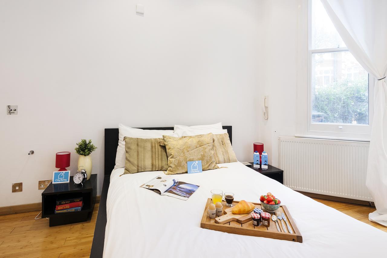 Appartement The Cheniston Gardens Abode Londen