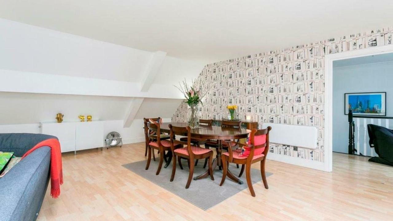 Super Cool 2 Bedroom Split Level Duplex * London