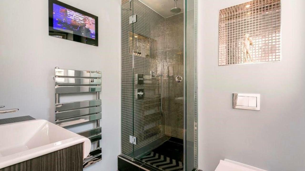 Holiday home Super Cool 2 Bedroom Split Level Duplex London