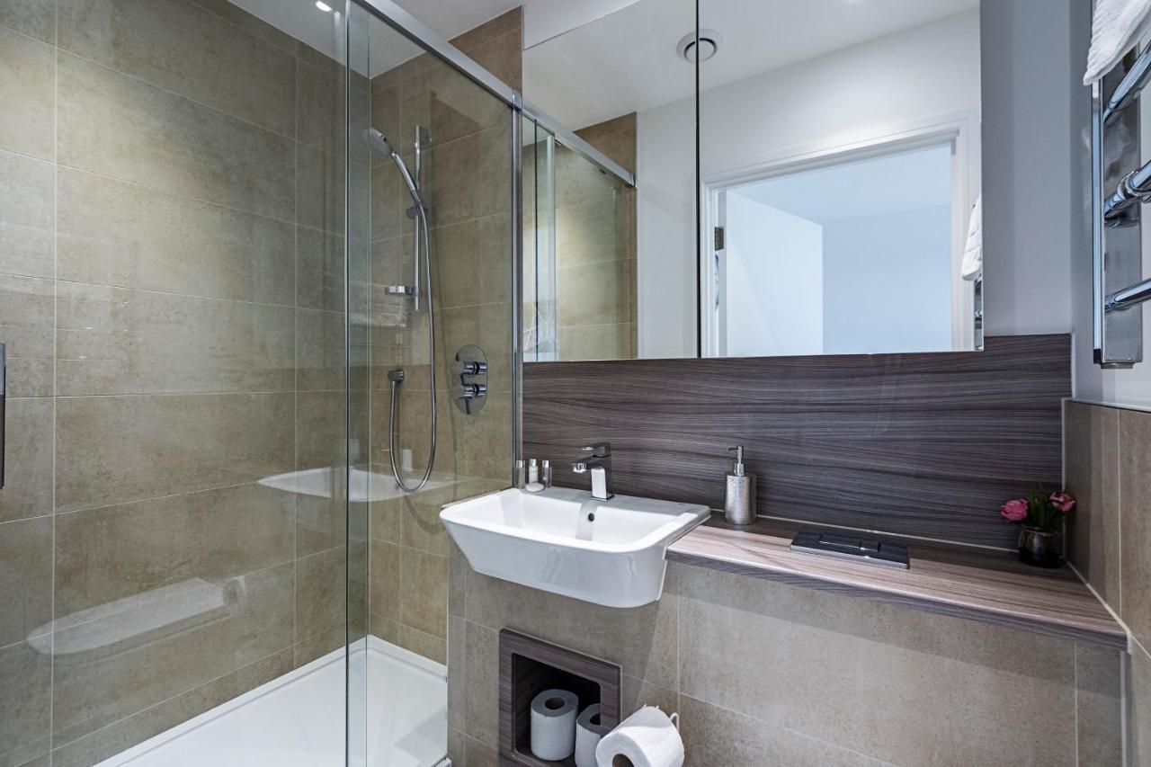 Chiswick Park 3 Bed 3 Bath West - Parking Apartment *