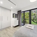 Executive Apartments In Bermondsey Free Wifi & Aircon By City Stay Aparts London