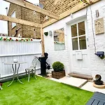 Modern&cosy studio flat