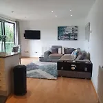 Luxury Canary Wharf Apartment With Free Parking