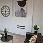 Remarkable 3-Bed Apartment In London