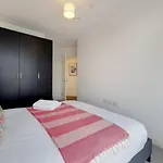 Luxury Three Bed Apartment By London Excel