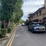 Large, Spacious 3 Bedroom Sleeps 6, Apartment For Contractors And Holidays In Lewisham, Greater London - 1 Free Parking Space & Free Wifi