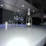 Luxurious Dlr Apartment