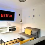 Last-Minute Offers L Exclusive Deals On 2 Double Bedrooms - Weekly & Monthly Stay - Sleeps 6 Lhofin Stays Short Lets & Serviced Accommodation