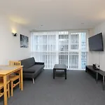 Cozy And Spacious 1 Double Bedroom Apartment Located By Excel- E16