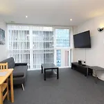 Cozy And Spacious 1 Double Bedroom Apartment Located By Excel- E16