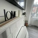 Lovable 2 Bedroom Flat On Tower Bridge