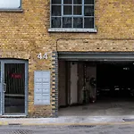 Livestay-Fabulous Three Bed Warehouse Conversion Apartment