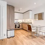 Modern Surrey Quays Flat