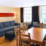 Stylish London Bridge Apartment