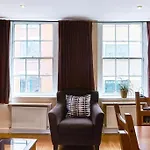 Stylish London Bridge Apartment