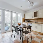 Comfortable Double Room For Your London Getaway