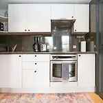 Just-Renovated Flat In The Centre Of Shoreditch!