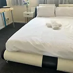 Stunning 3 Bedroom Property- Large Rooms