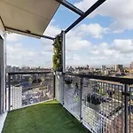 Luxury Canary Wharf Two Bedroom Apartment *Rare *