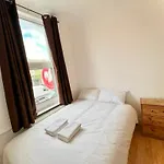 Stepney Green Holiday Apartment