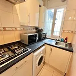 Stepney Green Holiday Apartment