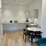 Luxury Modern 1 Bed Apartment