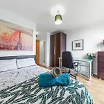 Lovely & Cosy 2 Beds London Skyline View