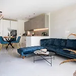 White Marble Tranquility, Park Side Life