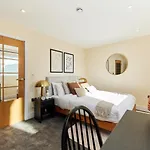 The Weavers Field Place - Classy 3Bdr Flat With Terrace