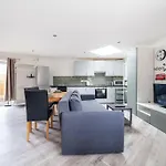 Lovely 2 Bedroom House In Greenwich
