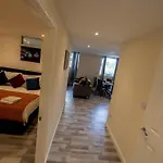 3Bed Apt -City-8Guests-Freeparking-Fastwifi