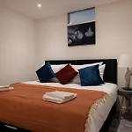 3Bed Apt -City-8Guests-Freeparking-Fastwifi